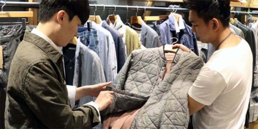 韩国年轻人崇尚&ldquo;精致穷&rdquo;主义，买件衣服也分12期。