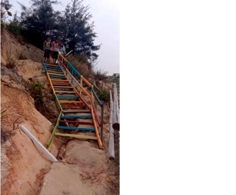 杜山海边斜坡斜坡临时梯子工程如火如荼展开。