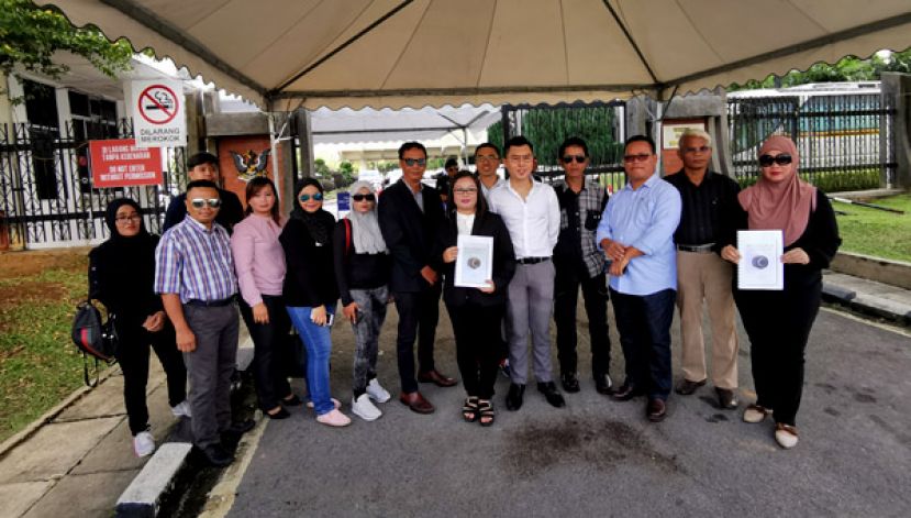 砂拉越亲公正党组织今早在古晋国父大厦提交2020年砂替代财政预算案予砂政府。