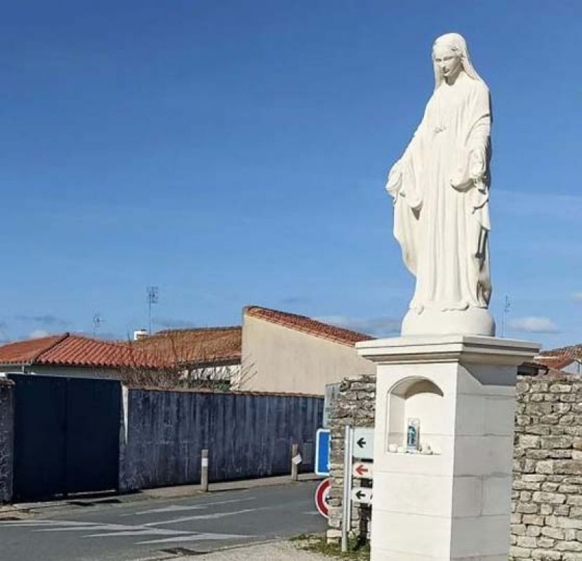 违反政教分离，法国法院判小镇须搬走路口圣母像。