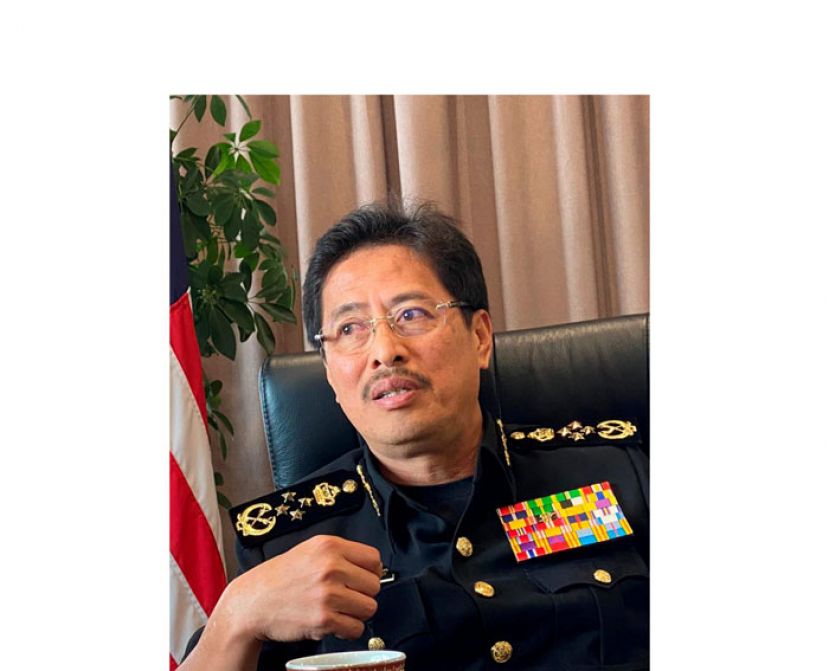 丹斯里阿占巴基。