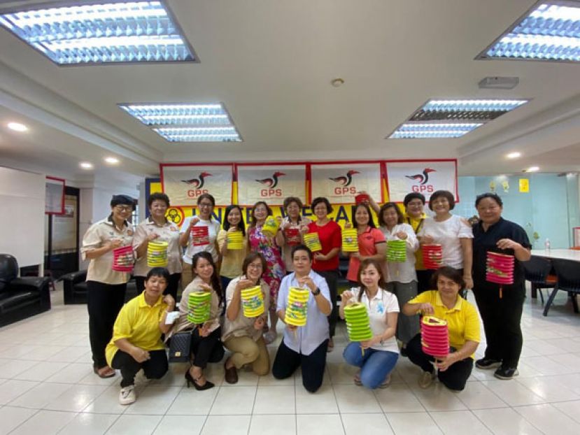 人联中妇女组和南区妇女组办南市公园办灯笼游行