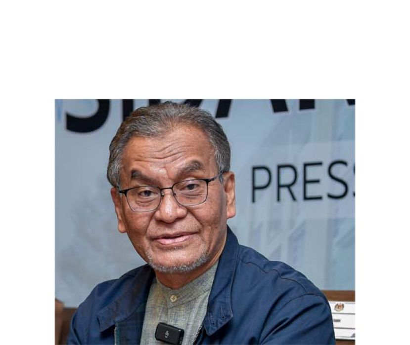 卫生部长拿督斯里祖基菲里阿末。