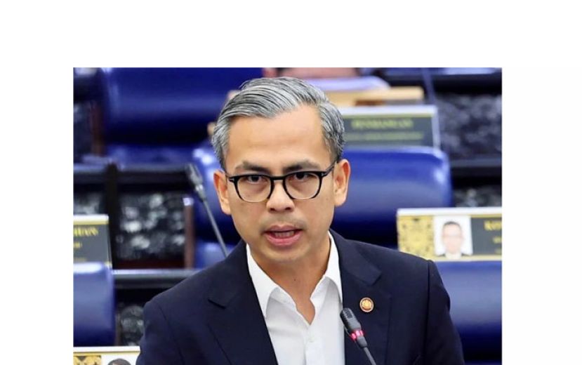 通讯部长法米。