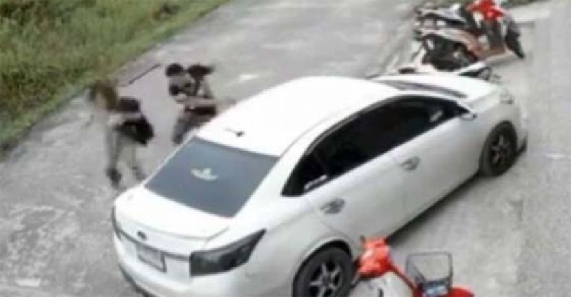 上门抓偷情夫反被杀，泰男拿枪掴妻 子弹瞬间射出。