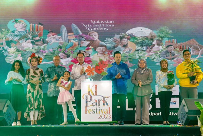 安华：内长有权限批准巫统两大高职不开放竞选