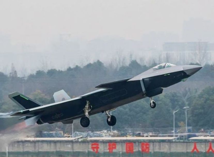 中国人民解放军空军的第五代重型隐形战斗机歼-20（J-20）。