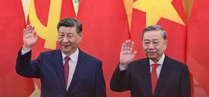 中国国家主席习近平（左）右为越共总书记苏林。
