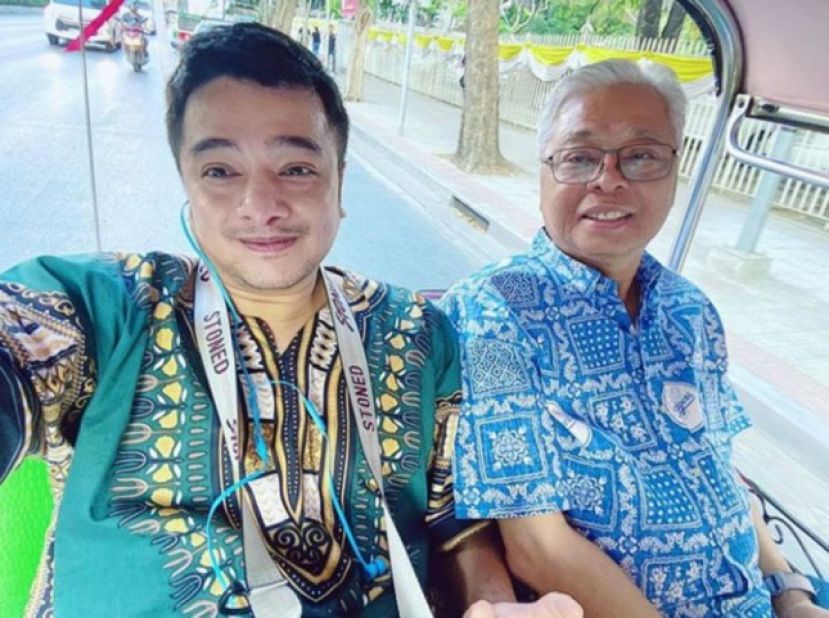 高级政务部长（国防部）拿督斯里依斯迈沙比里与他的儿子达菲。