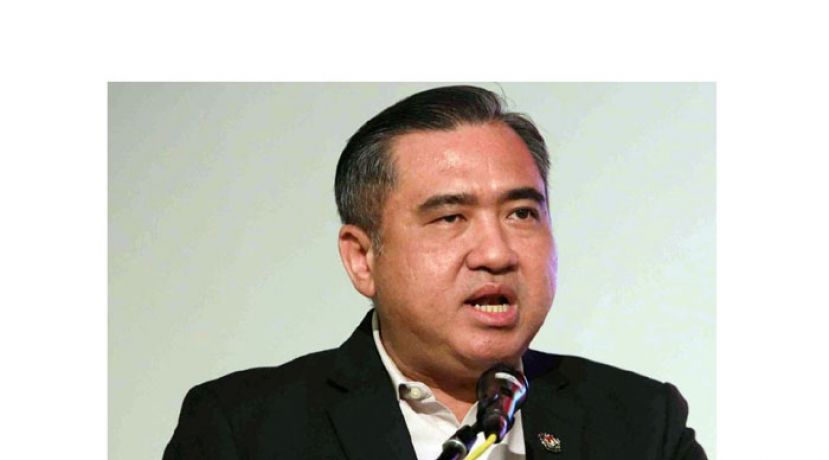 交通部长陆兆福。