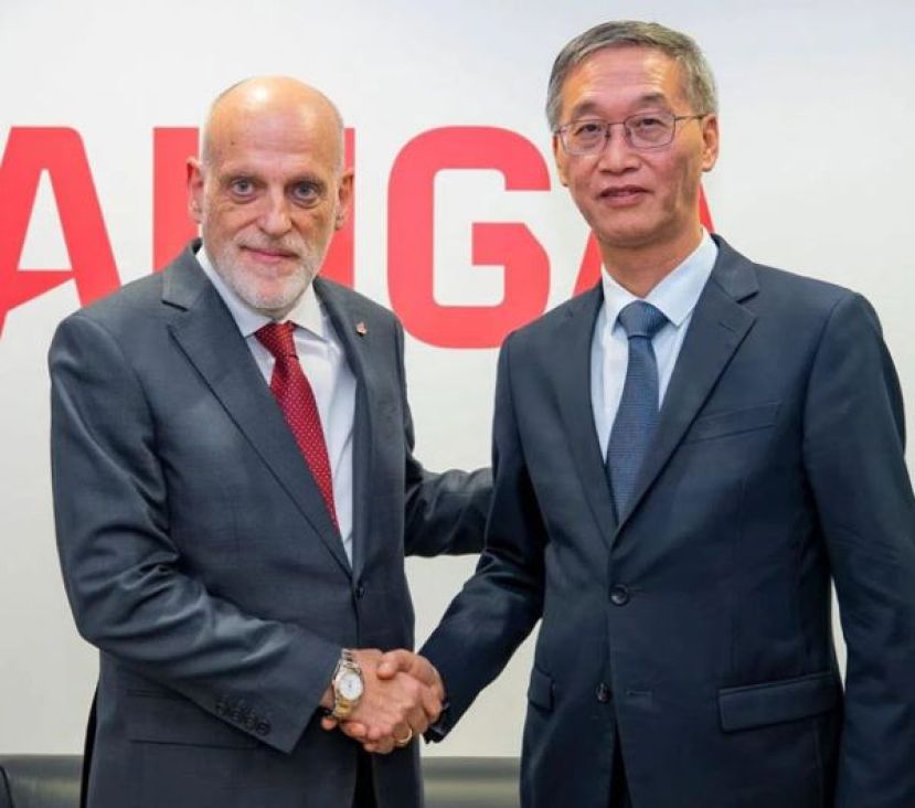 西甲主席会见中国大使 盼不损合作成果。