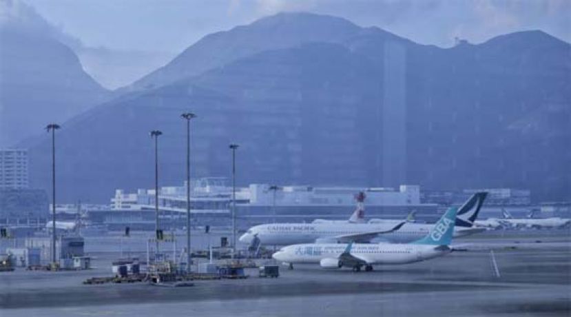  中国外交部副部长谢锋表示，开放是双向的，不能一边要求别人开放，一边关上自己的大门。