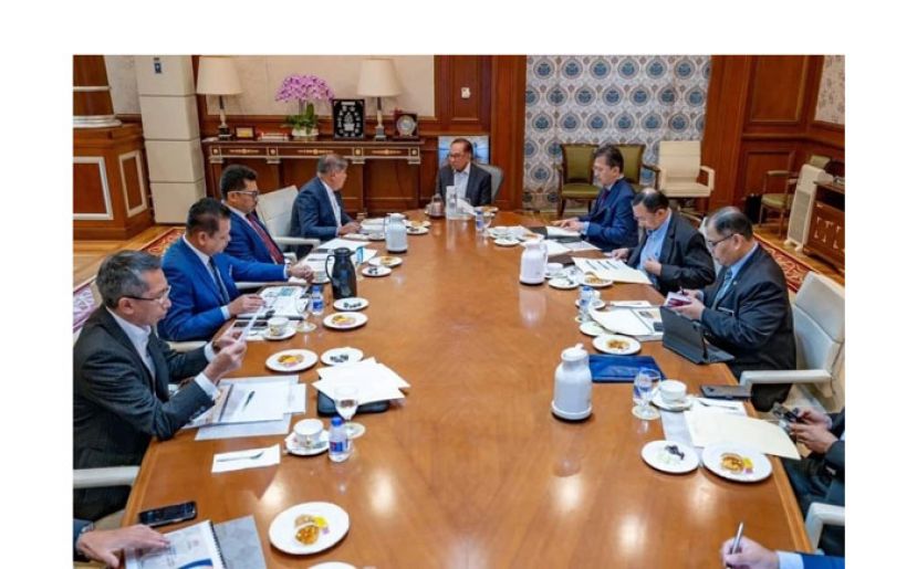 首相安华与末沙布针对国内白米荒举行会议，寻求解决方案。