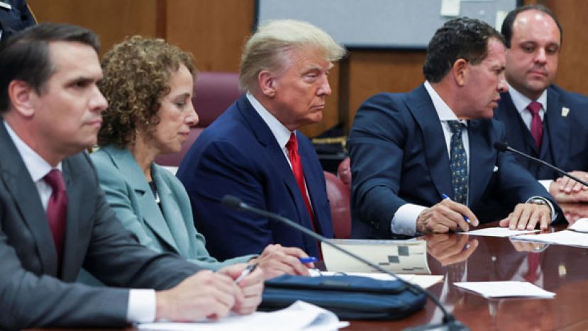 消息人士说特朗普出庭时非常安静。