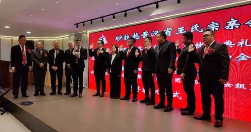 砂拉越晋汉省王氏宗亲会第4届(青年团)与(妇女组)  宣誓就职仪式时影。