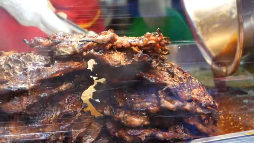 沈阳特色美食&mdash;&mdash;烤鸡架。