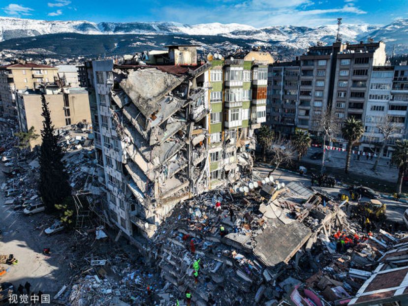 土耳其许多建筑物倒塌。
