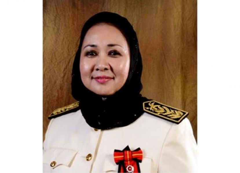 砂首长署助理部长莎丽花哈茜达。