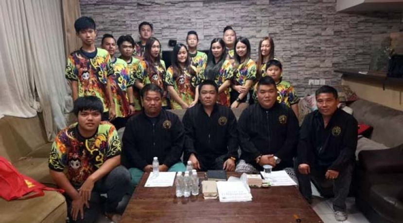 砂拉越精英龙狮协进社三大庆典工委会合照。