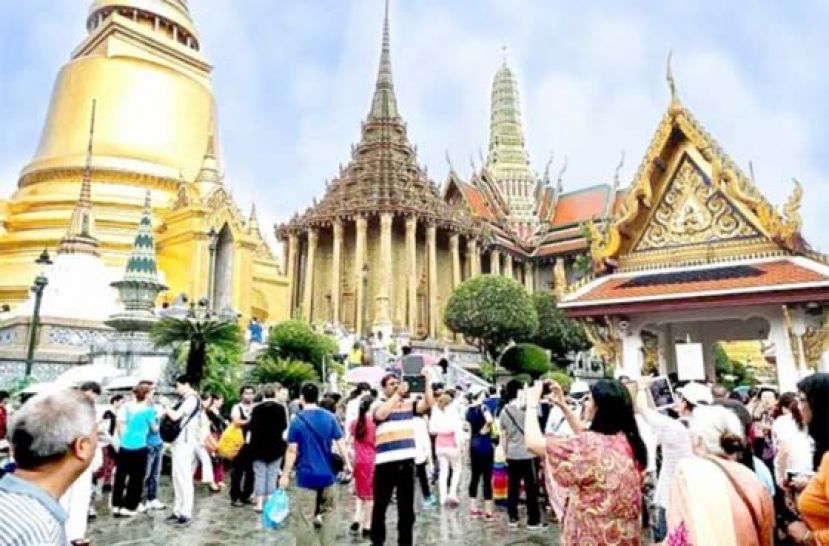 泰国政府计划在2023年6月起，向入境泰国旅游的外国人收取300泰铢的旅游费。