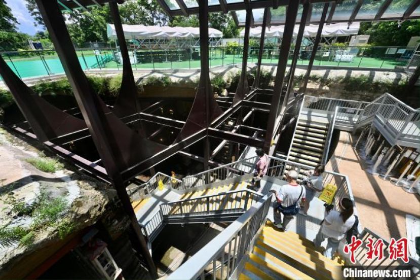 市民参观香港前深水埗配水库。