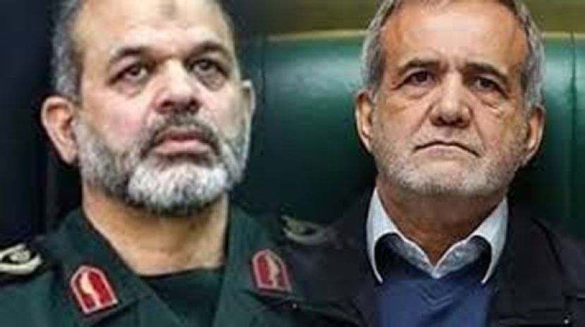 伊朗总统裴泽斯基安（右）杠上革命卫队总司令瓦希迪（左）。