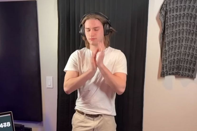 麦耶靠著1分钟拍手次数创下金氏世界纪录。