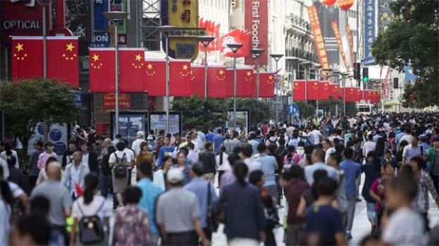  上海的南京步行街街景。