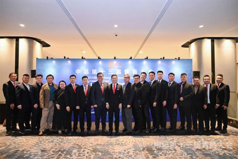 砂中总青商代表团出席马来西亚第13届青商大会合影。