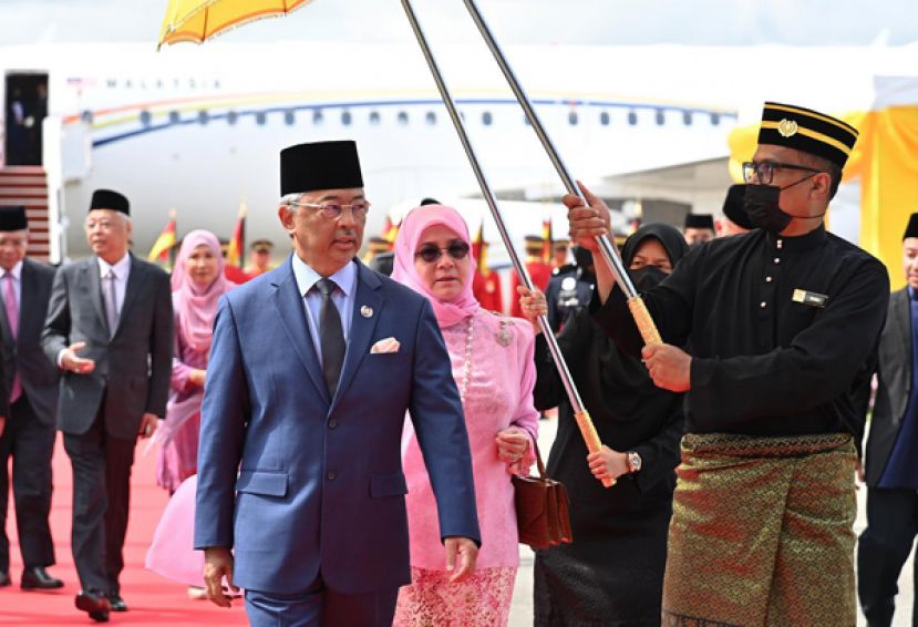 国家元首伉俪从土耳其返国