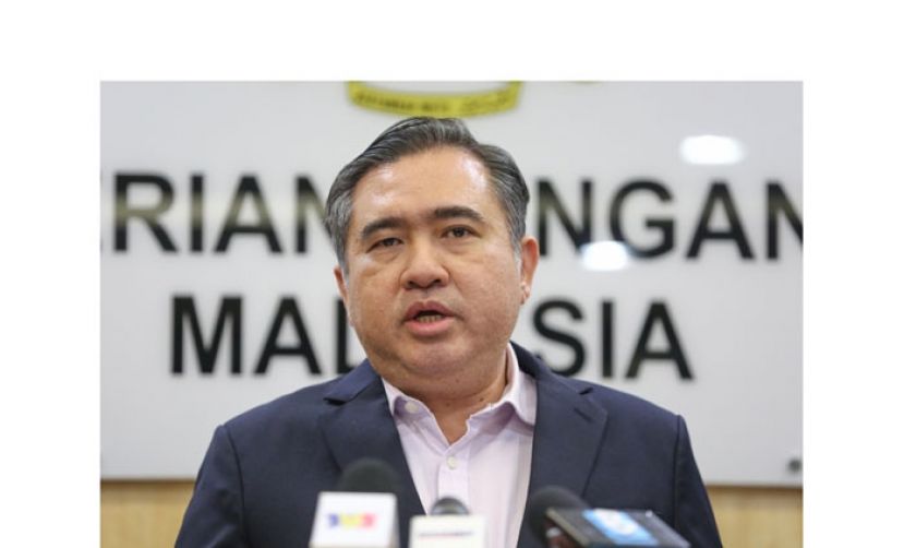 交通部长陆兆福。