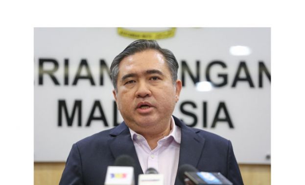 交通部长陆兆福。