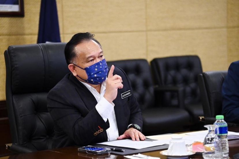 国内贸易及消费人事务部长拿督斯里亚历山大。