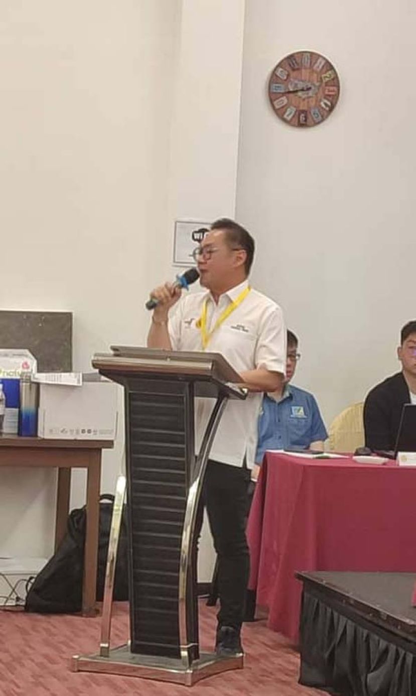 卸任青年团总团长拿督程明智在致词时影。