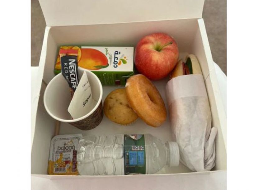 球迷抱怨球迷村附赠的早餐盒菜色。