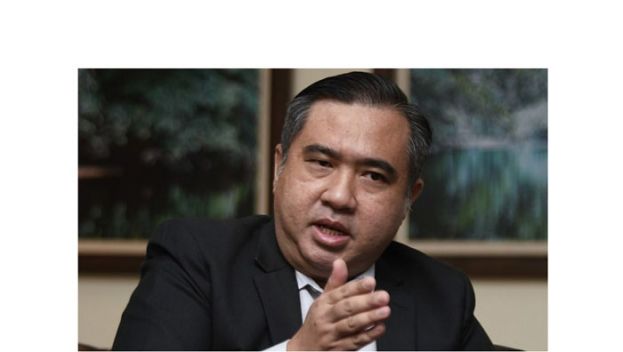 交通部长陆兆福。