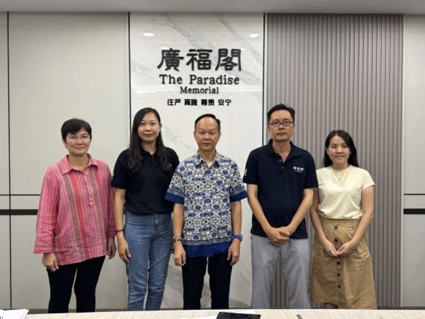 吉北华文教育5年奖励计划，希望能够让华文教育在国民教育体系中薪火相传，左起为彭秋妹、李秄洺、苏明合、麦国庆及林月芬。
