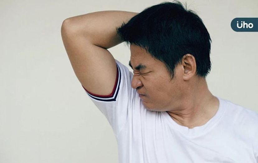 遗传湿耳垢当心狐臭上身　止汗剂最佳使用时机：洗澡后