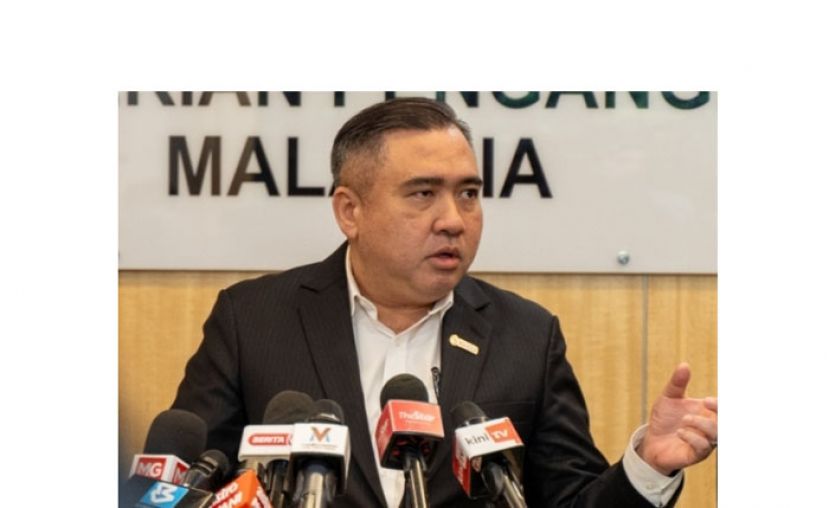 交通部长陆兆福。