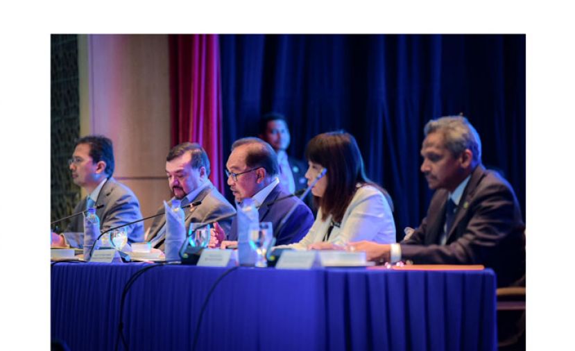 拿督斯里安华主持2025年财政预算案全国谘询会议。