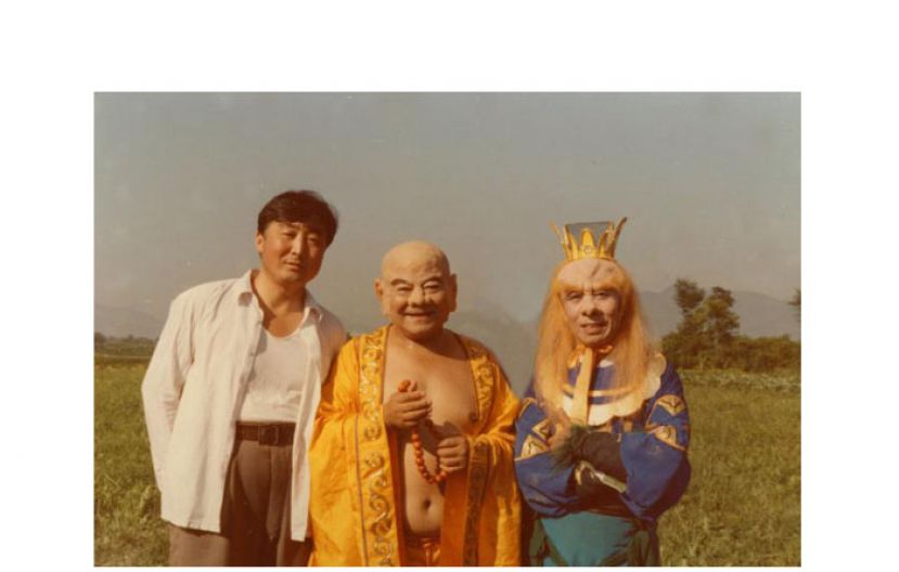 拍摄82版《西游记》时，冯景山(左一)与演员合影。