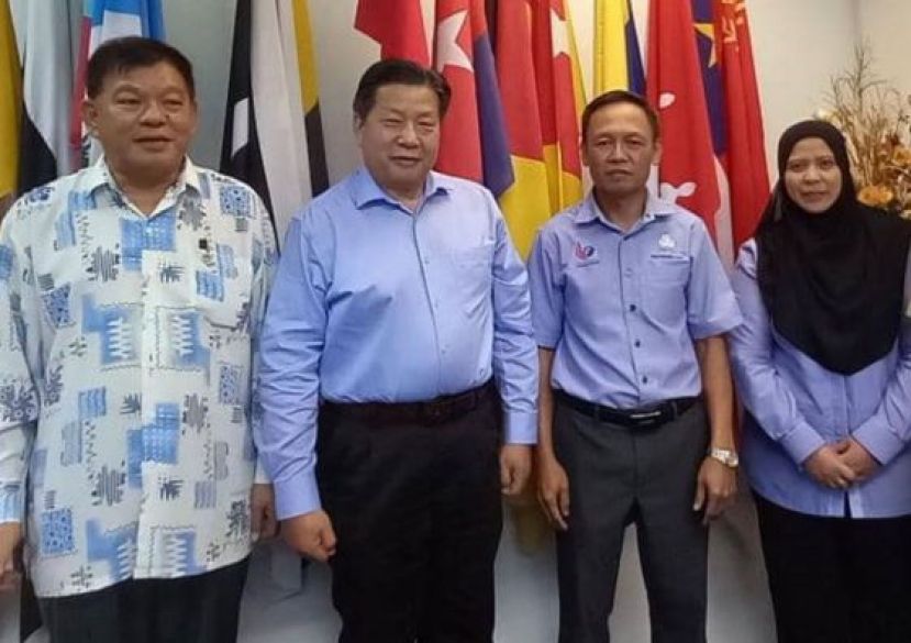砂医总会长江宗兴（左2起）拜会社险砂局长陈邦正；左为该会会务顾问陈中兴。