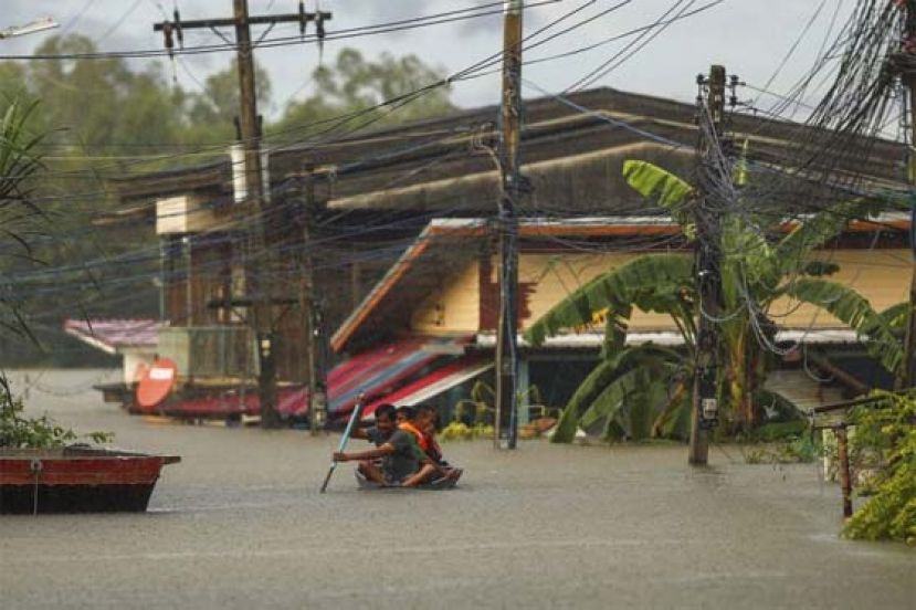 泰国大城府遭严重水灾，40多处古迹被淹。