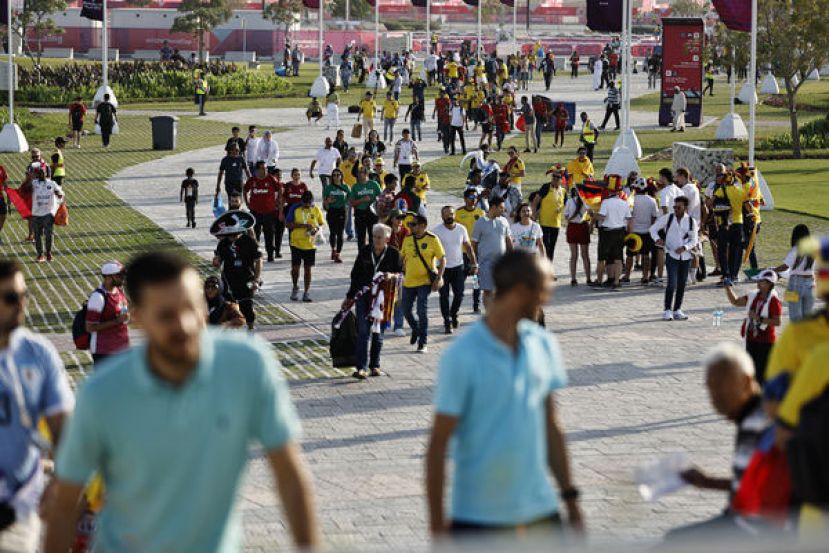 2022卡达世界杯足球赛开幕前，卡达首都杜哈涌入大量球迷。