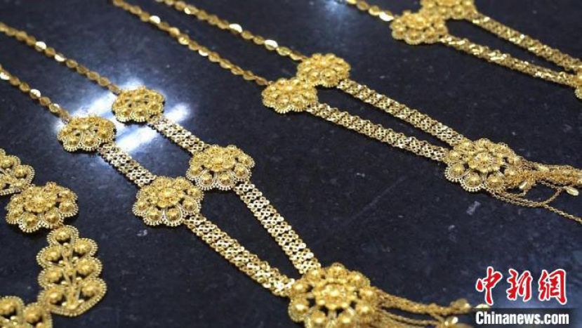 黄金项链半成品。