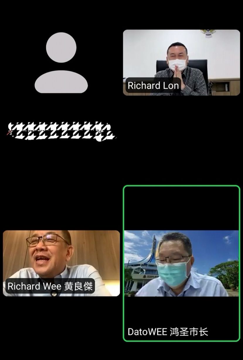 古晋南市市长拿督黄鸿圣周四在ZOOM线上会议公布该胜会的标准作业程序详情，出席者有砂其他宗教事务单位总监里察罗恩、砂华总会长拿督黄良杰。