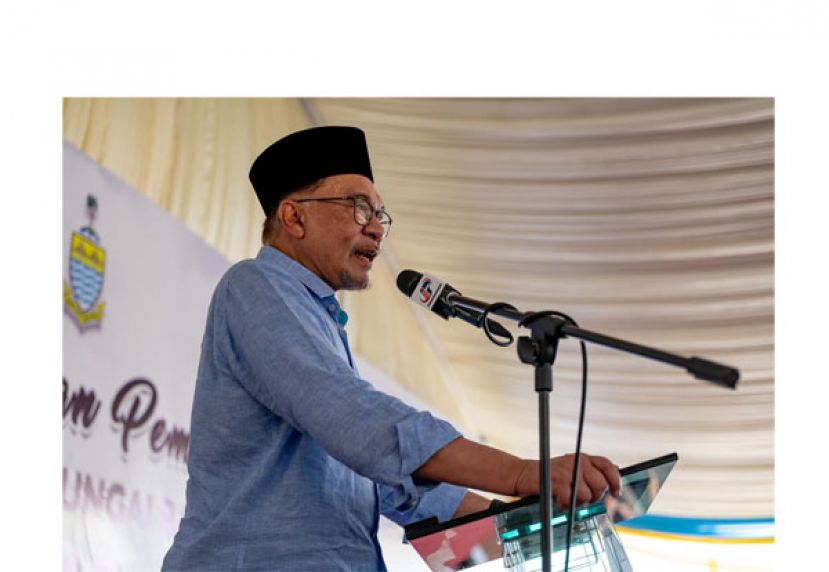 安华出示文件力证已签署注销FELDA垦殖民债务