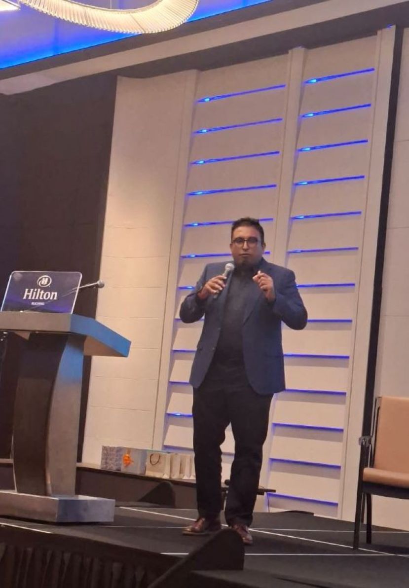 菲利普莫里斯马来西亚科学事务参与经理维贾恩德兰在发言时摄。