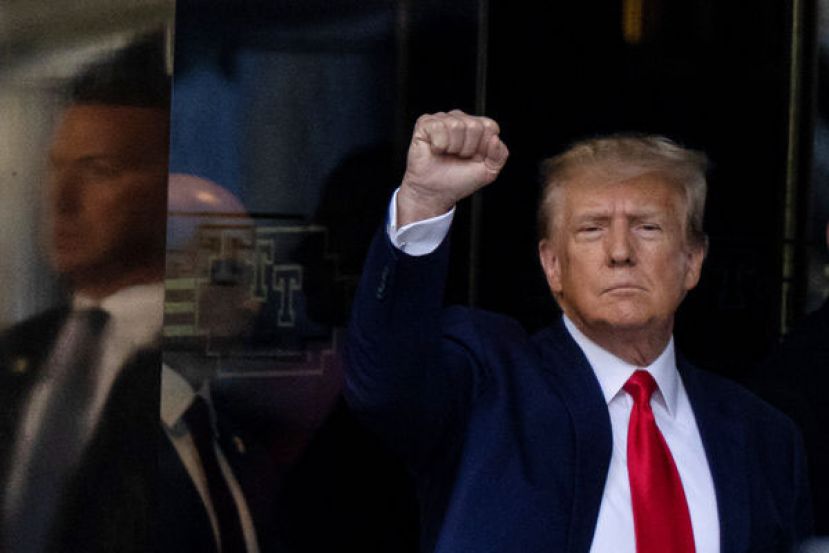 美前总统特朗普否认罪名。