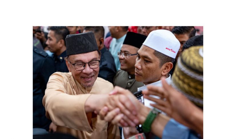 拿督斯里安华。